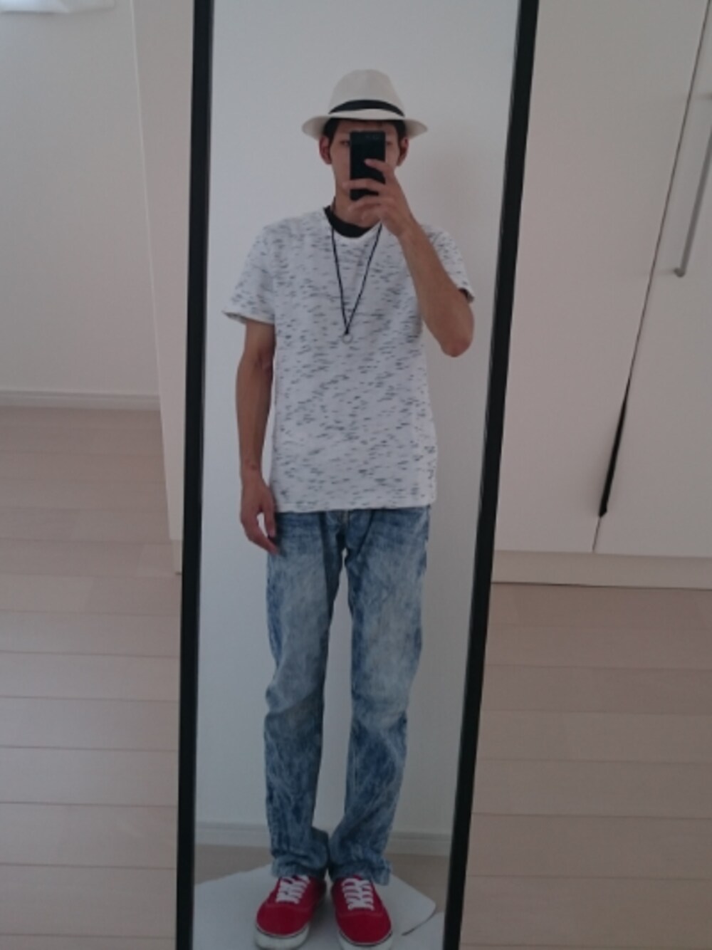 「夏コーデ、夏セールで買いました、シンプル、おしゃれさんと繋がりたい、いいね、save、フォローお願いします🤑」｜「アベイルのアイテム（Tシャツ/カットソー、ホワイト系）」を使った、ポン太ろうさん（メンズ・165cm）の夏コーディネートの1枚目の写真