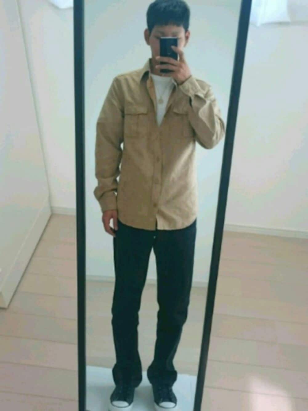 「秋コーデ、デニム、ユニクロ、スエード、おしゃれさんと繋がりたい、いいね、save、フォローお願いします🤑」｜「ZIP FIVEのポリスウェードレギュラーシャツ（シャツ/ブラウス、ベージュ系）」を使った、ポン太ろうさん（メンズ・165cm）の秋コーディネートの1枚目の写真