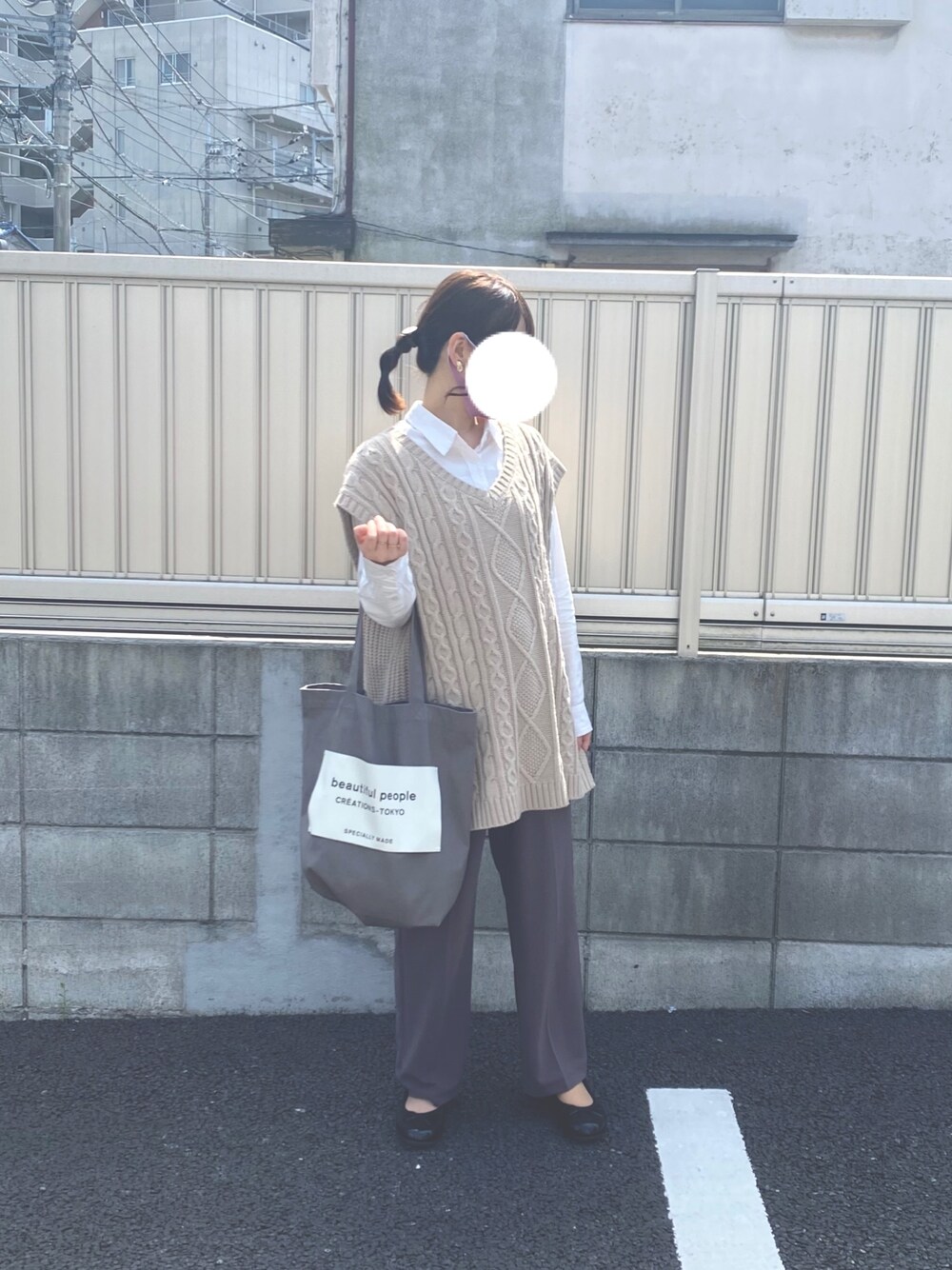 「低身長コーデ、151cmコーデ、151cm、パンツスタイル、茶色コーデ、beautiful people、wcloset、GU、Lattice、emsexcite」｜「ems exciteのアイテム（トップス、ベージュ系）」を使った、mana✿さん（レディース・151cm）の春コーディネートの1枚目の写真