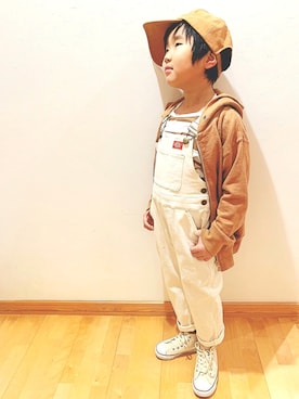 「Dickies（ディッキーズ）のアイテム（オールインワン・サロペット）」を使った、コタ＋☻さん（キッズ・130cm）の冬コーディネート