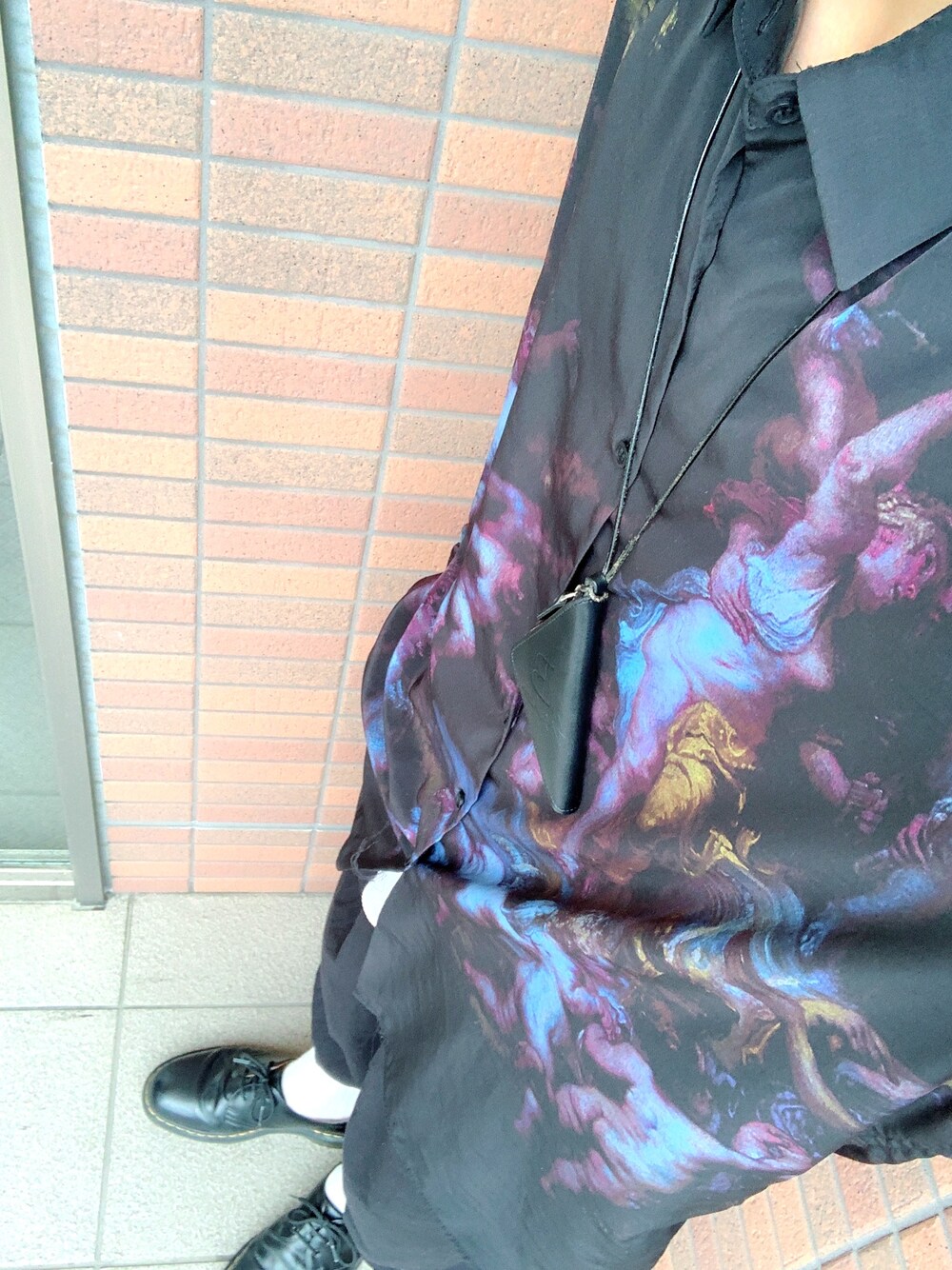「ootd、黒、黒コーデ、シャツスタイル、モノトーン、キレイめ、LAD MUSICIAN、yohjiyamamoto、Dr.Martens」｜「Yohji Yamamotoのアイテム（コインケース、ブラック系）」を使った、     ととととさん（メンズ・173cm）の夏コーディネートの1枚目の写真