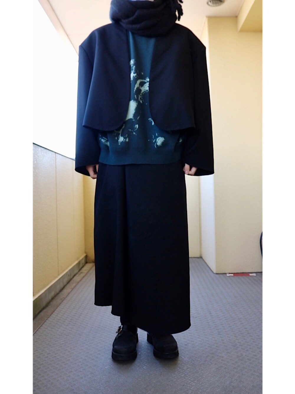 「冬のコーデ、ゆるコーデ、ootd、ビッグシルエット、モード、ブラック、冬コーデ、ワイドパンツ、モノトーン、キレイめ」｜「LAD MUSICIANのアイテム（ノーカラージャケット、ブラック系）」を使った、     ととととさん（メンズ・173cm）の冬コーディネートの1枚目の写真