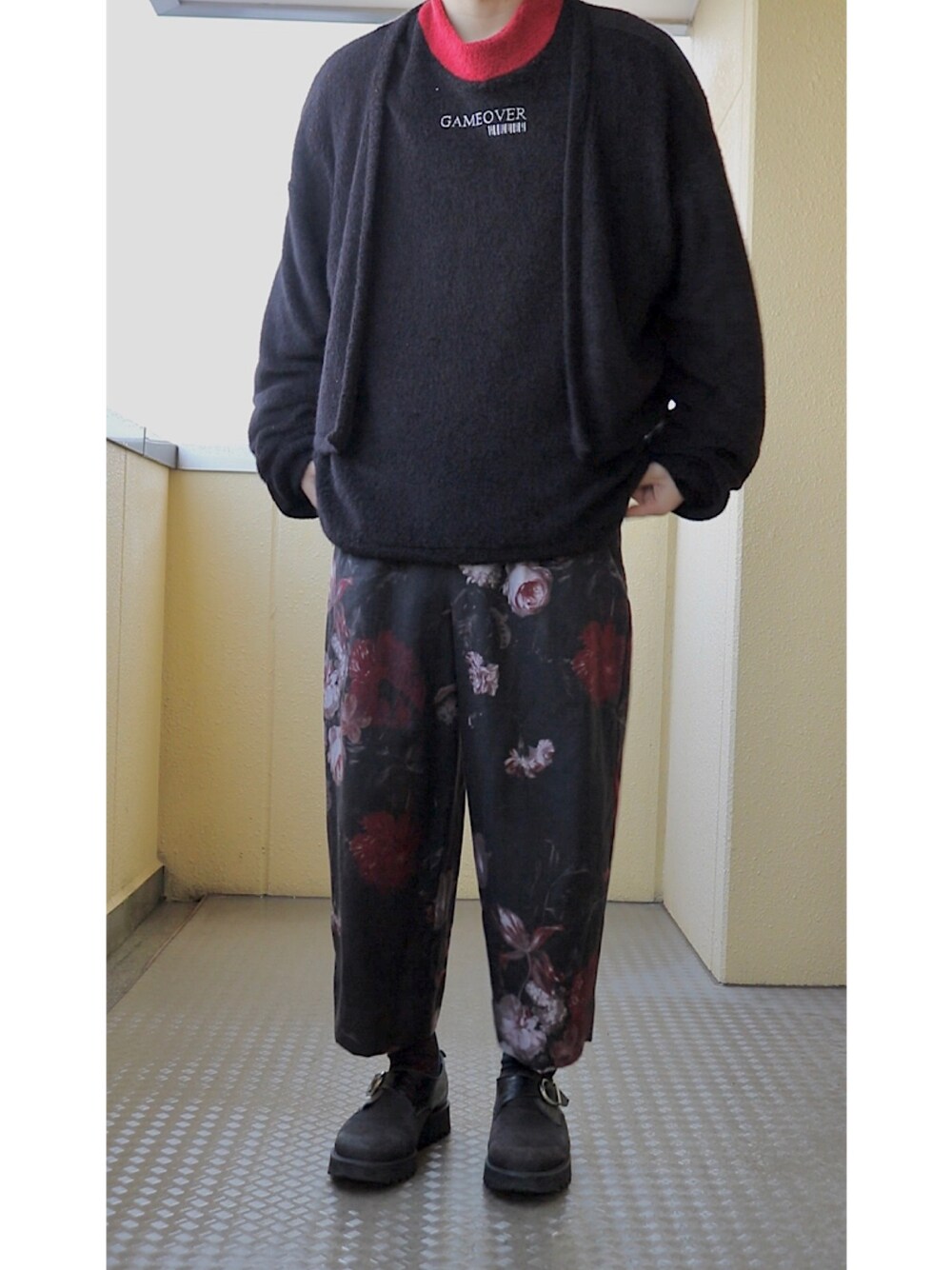 「ootd、きれいめカジュアル、キレイめ、モード、ブラック、モノトーン、春コーデ、黒、ビッグシルエット、オーバーサイズ」｜「SHAREEFのアイテム（ニット/セーター、ブラック系）」を使った、     ととととさん（メンズ・173cm）の冬コーディネートの1枚目の写真