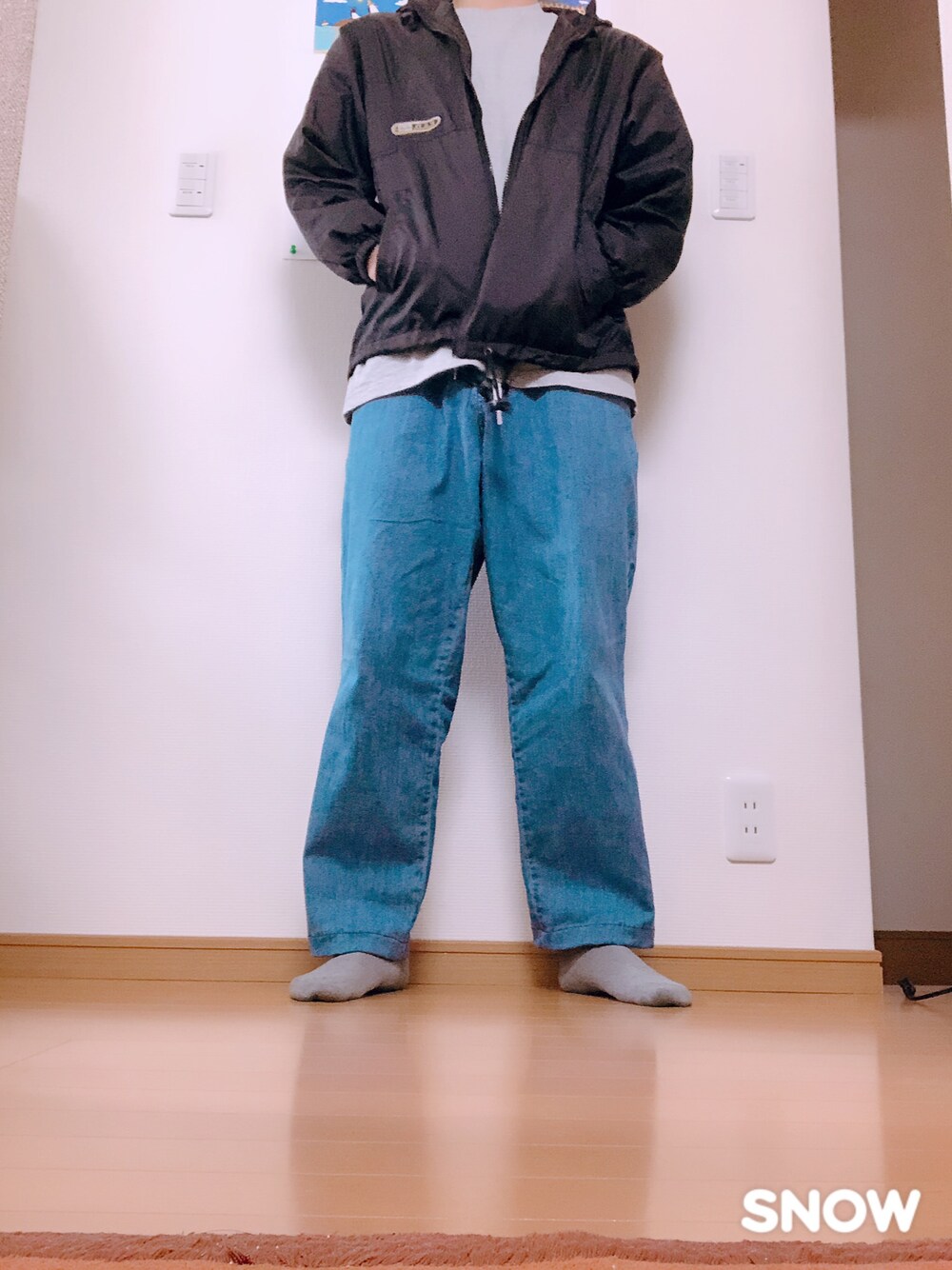 「春コーデ、ワイドデニム、ナイロンジャケット」｜「Dickiesのアイテム（スラックス、ブルー系）」を使った、youさん（メンズ・165cm）の春コーディネートの1枚目の写真