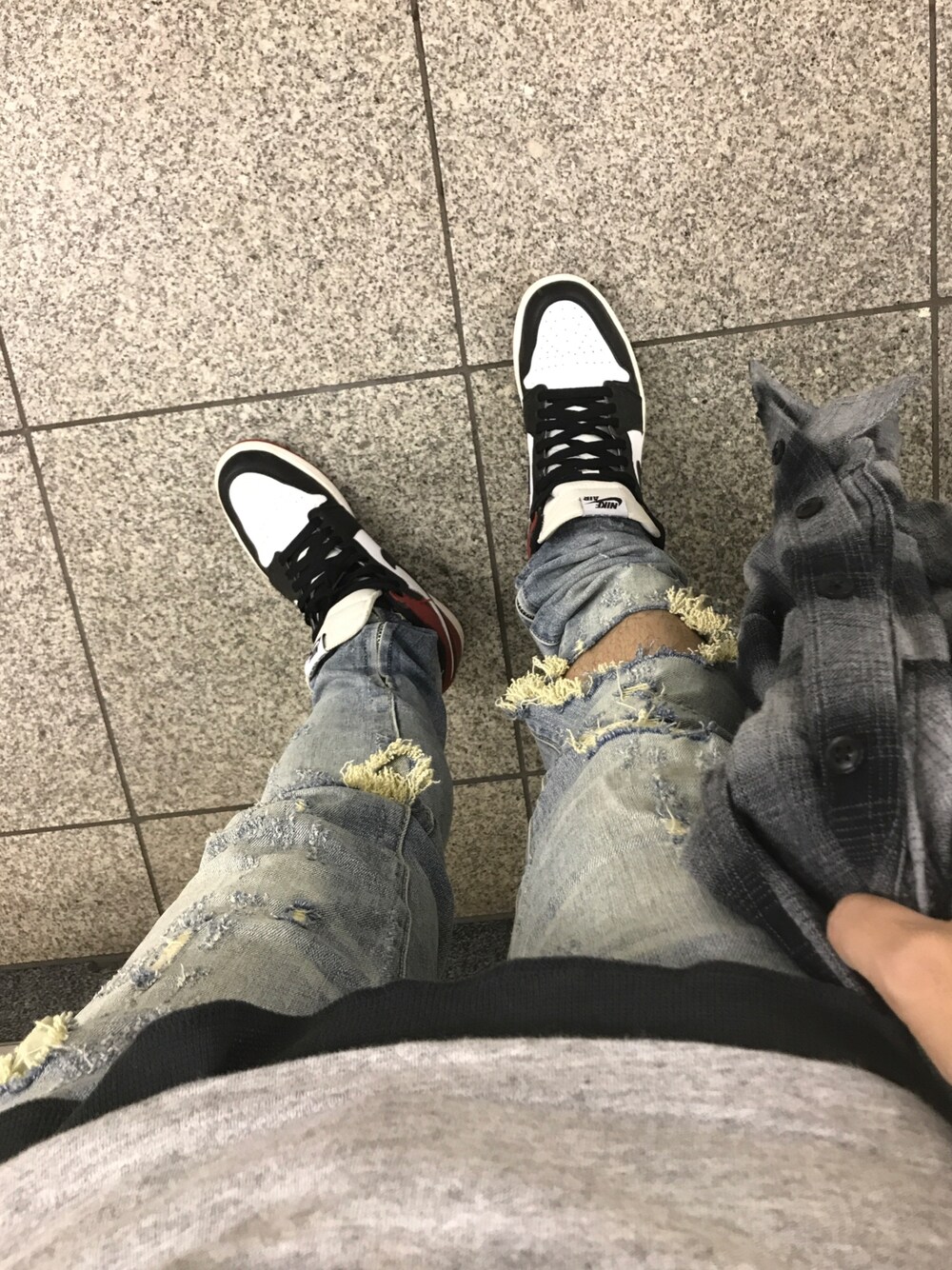 「supreme、mnml、NIKE、airjordan1」｜「NIKEのアイテム（スニーカー、ホワイト系）」を使った、ちゃぴおさん（メンズ・169cm）の秋コーディネートの1枚目の写真