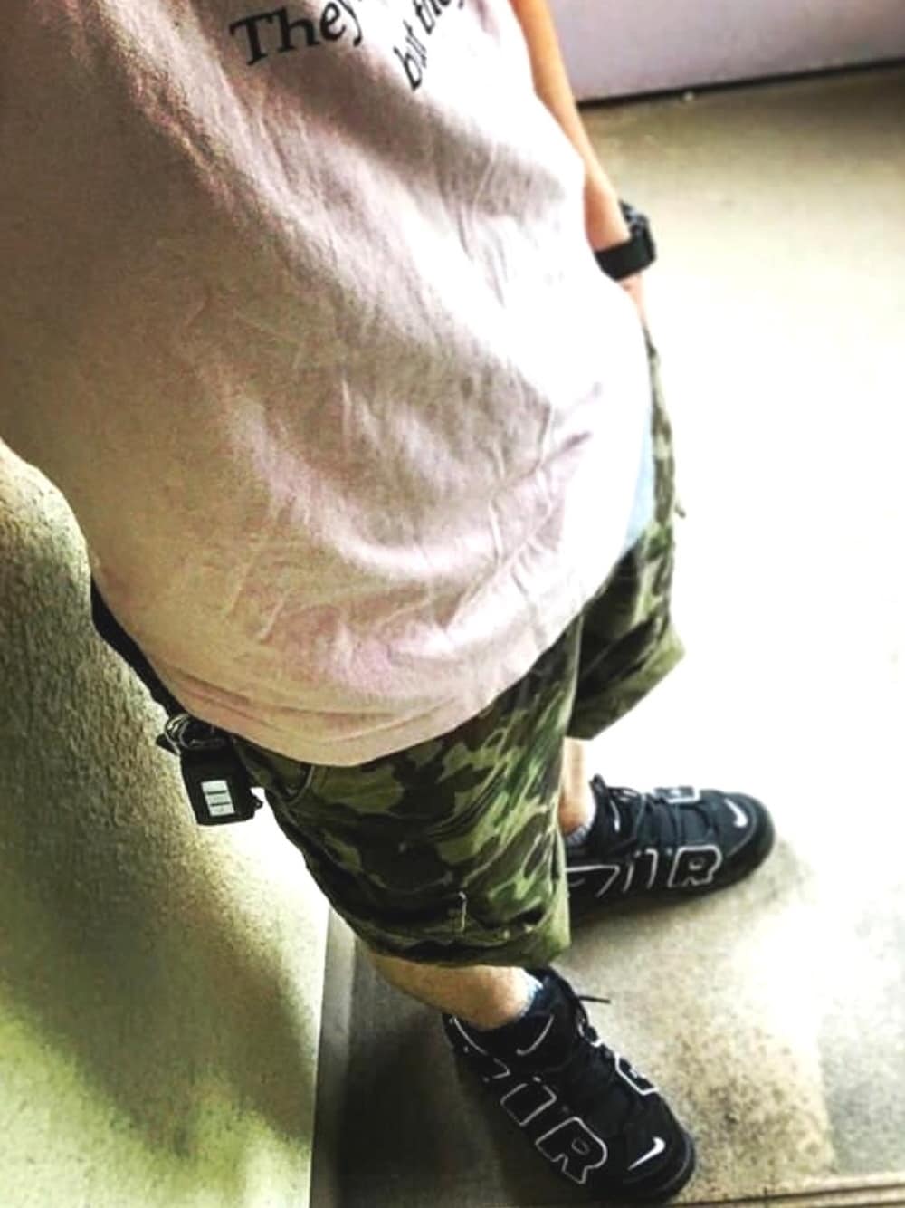 「supreme、NIKE、airmoreuptempo、ドラフトナイキ、ナイキ」｜「Supreme のアイテム（Tシャツ/カットソー、ピンク系）」を使った、ちゃぴおさん（メンズ・169cm）の夏コーディネートの1枚目の写真