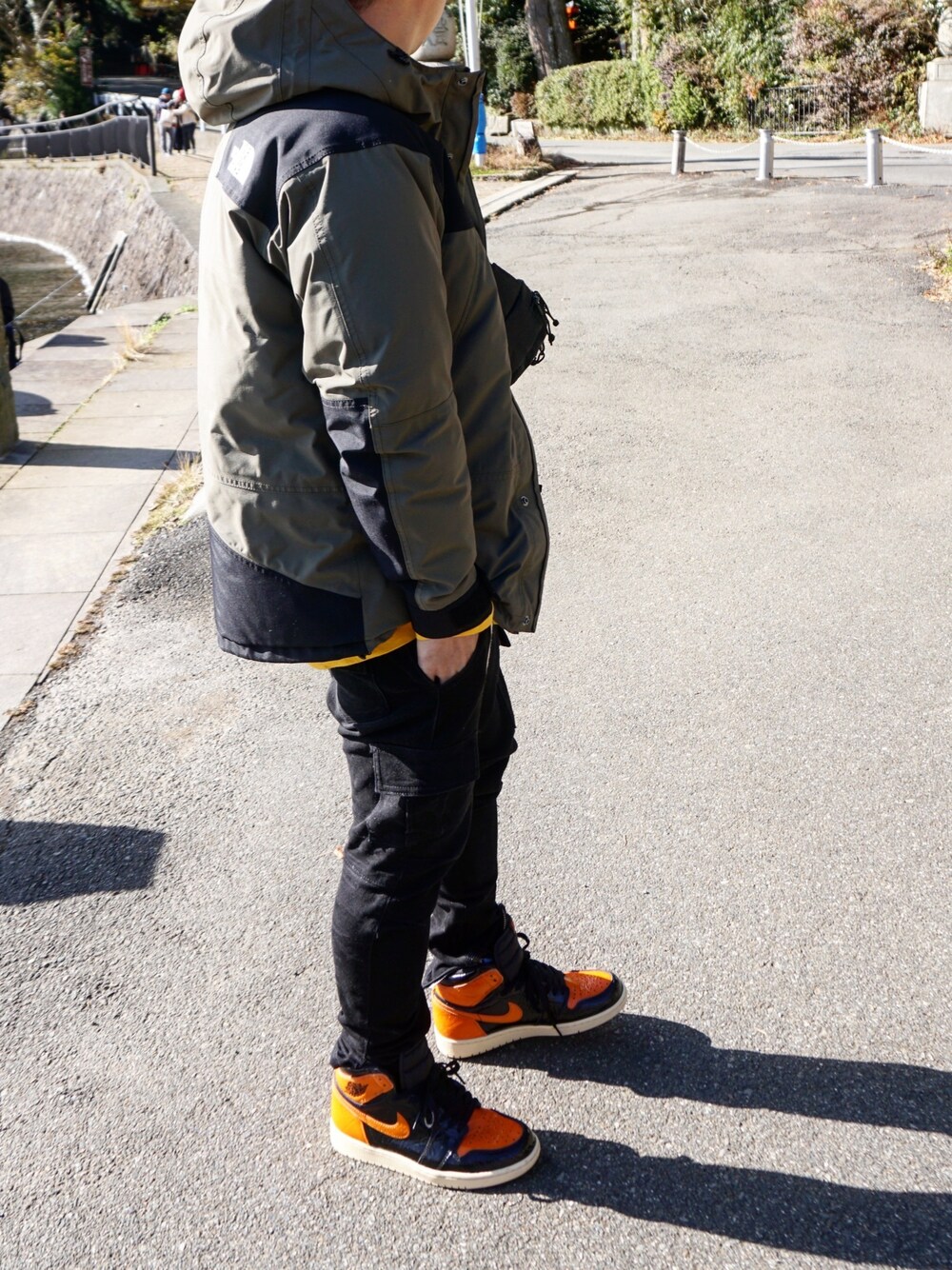 「THE NORTH FACE、マウンテンダウンジャケット、AIR JORDAN、mnml」｜「THE NORTH FACEのTHE NORTH FACE / ザノースフェイス：Mountain Down Jacket　#（ダウンジャケット/コート、グリーン系）」を使った、ちゃぴおさん（メンズ・170cm）の秋コーディネートの1枚目の写真