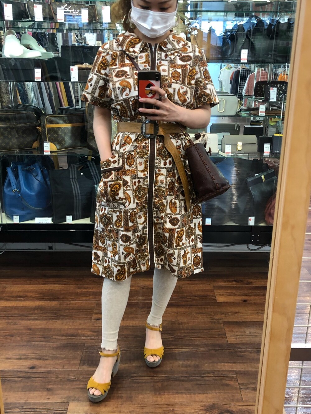 「ペイズリー、チビーズ✳︎、お出かけコーデ、古着、低身長、ワンピース、ベルト、ブラウンコーデ、VINTAGE」｜「VINTAGEのアイテム（ワンピース、イエロー系）」を使った、MIZUKIさん（レディース・149cm）の夏コーディネートの1枚目の写真