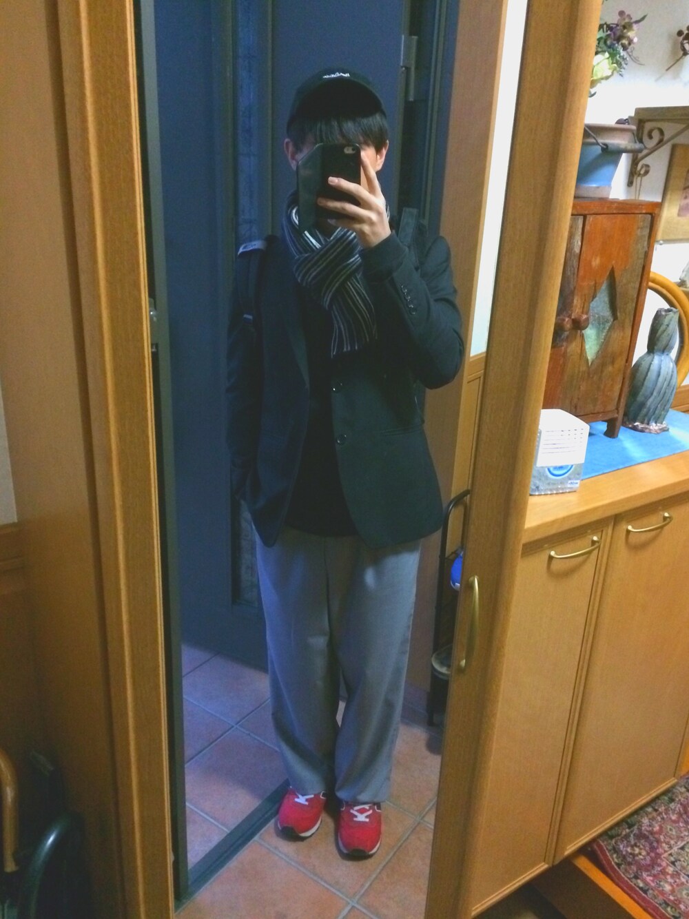 「秋冬、おしゃれさんと繋がりたい、きれいめカジュアル、大学生、いいね、save、フォローお願いします🤑、冬コーデ、HARE、New Balance、BEN DAVIS、テーラードジャケット」｜「HAREのワイドテーパードパンツ（HARE）（スラックス、グレー系）」を使った、KENさん（メンズ・172cm）の冬コーディネートの1枚目の写真
