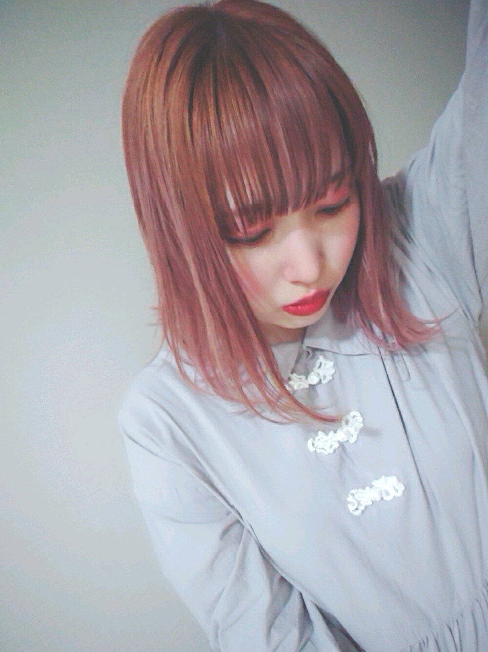 「ヘアカラー、merry jenny」｜「merry jennyのチャイナボタンシャツワンピース（ワンピース、パープル系）」を使った、まりゅさん（レディース・153cm）の春コーディネートの1枚目の写真