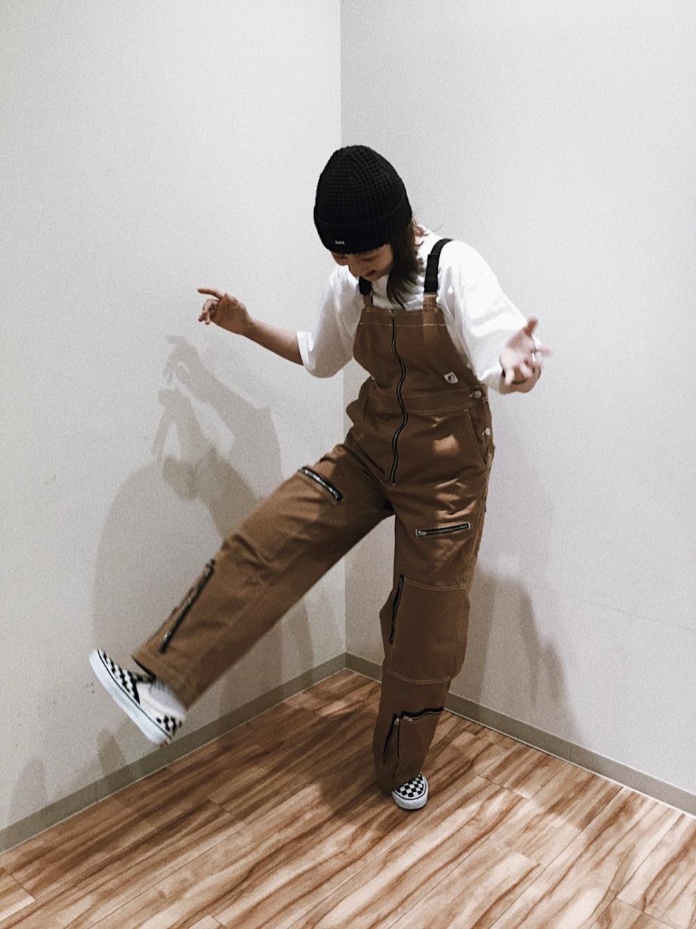 「カジュアルコーデ、エックスガール、エクストララージ、x-girl、Xgirl_ootd、サロペット、オーバーオール、ストリートコーデ、メンズライク」｜「X-girlのRUBBER BOX LOGO KNIT CAP（ニットキャップ/ビーニー、ブラック系）」を使った、haRukaさん（レディース・164cm）の夏コーディネートの1枚目の写真