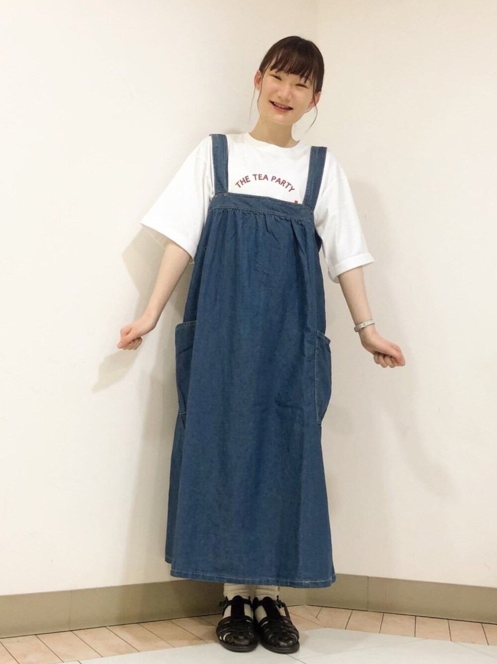 里桜さんの「綿麻デニムジャンパースカート（Samansa Mos2）」を使ったコーディネート