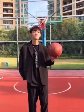 「JINS（ジンズ）のアイテム（パンツ）」を使った、元气明贤APさん（メンズ・182cm）の秋コーディネート