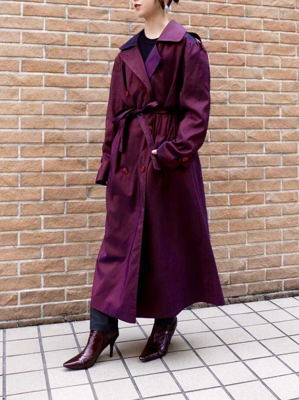 「VINTAGE、trenchcoat、chapel」｜「Vintage Shiny Trench Coat（トレンチコート、レッド系）」を使った、champletokyoさん（レディース・158cm）の春コーディネートの1枚目の写真