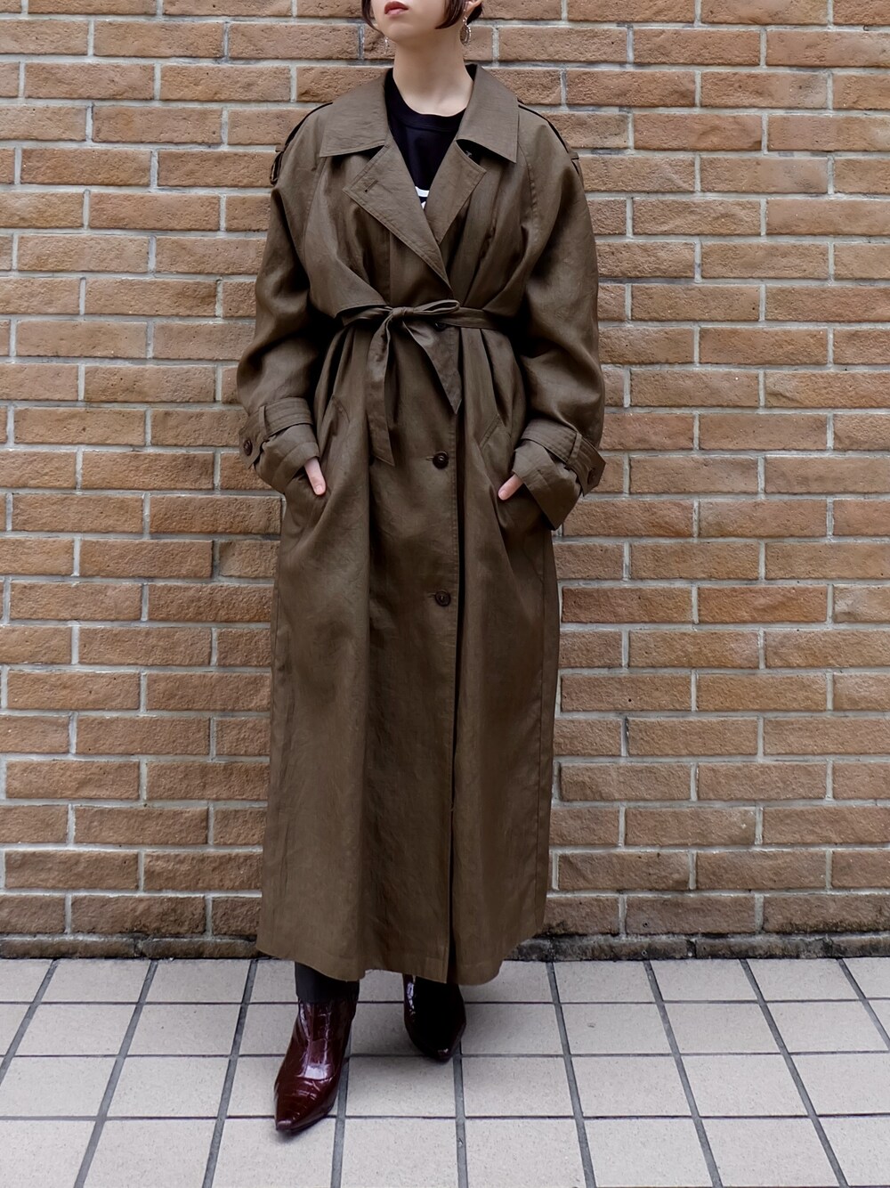 「古着、トレンチコート、VINTAGE、シャイニー、trenchcoat」｜「Vintage  shiny Trench coat（トレンチコート、グリーン系）」を使った、champletokyoさん（レディース・158cm）の春コーディネートの1枚目の写真