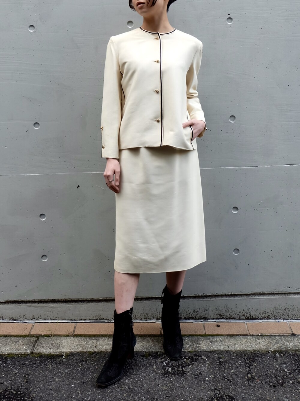 「VINTAGE、chanel、スーツ、シャネル、60s」｜「CHANELのVintage  CHANEL Setup（セットアップ、ホワイト系）」を使った、champletokyoさん（レディース・158cm）の春コーディネートの1枚目の写真