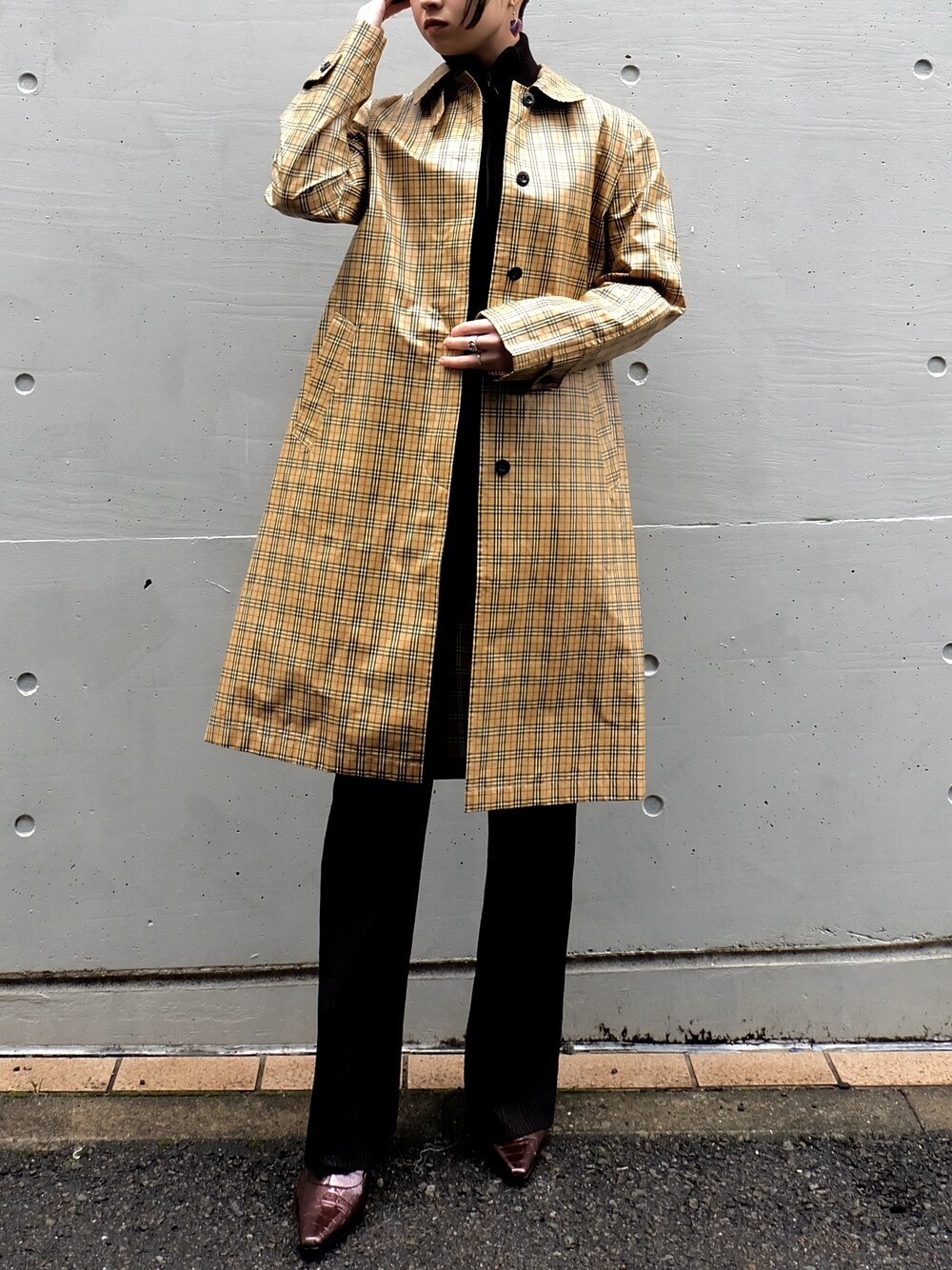 「古着、コート、VINTAGE、バーバリー、古着MIX、burberry」｜「Vintage  Burberry oat（ステンカラーコート、ベージュ系）」を使った、champletokyoさん（レディース・158cm）の春コーディネートの1枚目の写真