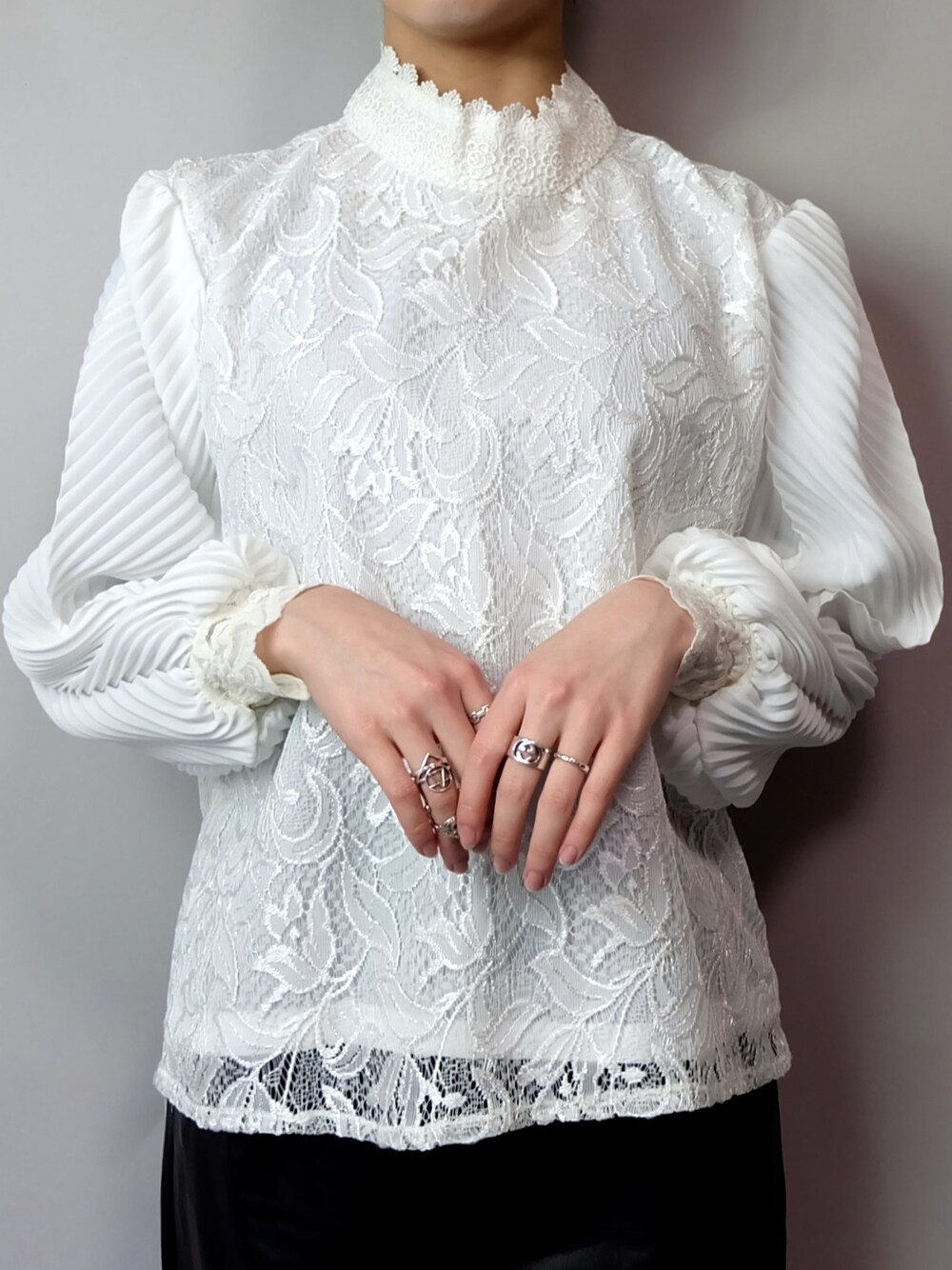 「古着、ブラウス、VINTAGE、レース、古着MIX、古着コーデ」｜「vintage lace tops（シャツ/ブラウス、ホワイト系）」を使った、champletokyoさん（レディース・158cm）の春コーディネートの1枚目の写真