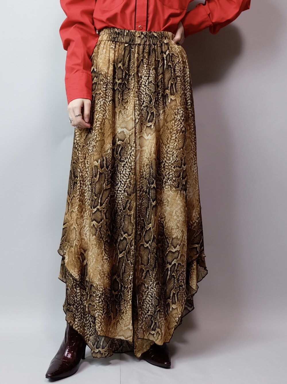 「古着、VINTAGE、古着MIX、パイソン柄、パイソン、古着コーデ、ヘビ柄」｜「vintage python design pants（その他パンツ、ブラウン系）」を使った、champletokyoさん（レディース・158cm）の春コーディネートの1枚目の写真