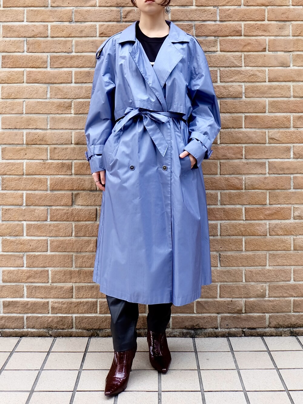 「古着、コート、トレンチコート、VINTAGE、トレンチ、古着MIX、古着コーデ」｜「vintage trnchcoay（トレンチコート、ブルー系）」を使った、champletokyoさん（レディース・158cm）の春コーディネートの1枚目の写真