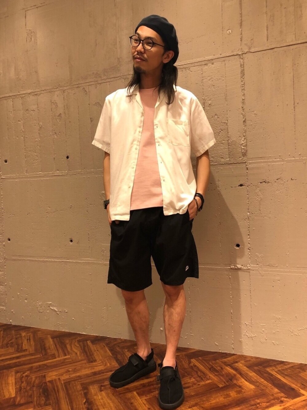 「白シャツ、夏コーデ、シンプルスタイル、開襟シャツ、お洒落さんとつながりたい」｜「NANO universeのリネンレーヨン開襟シャツ　ＳＳ（シャツ/ブラウス、ホワイト系）」を使った、nano・universe 名鉄 STAFFさん（メンズ・180cm）の夏コーディネートの1枚目の写真