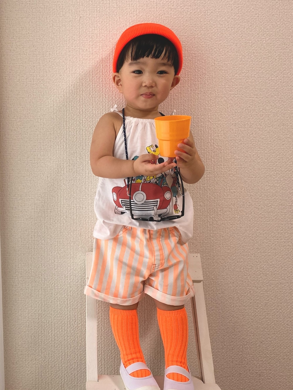 「キャミソール、キッズコーデ、おしゃれさんと繋がりたい、夏コーデ、ネオンカラー、ハーフパンツ、男の子、プチプラ、プチプラコーデ、古着」｜「古着のアイテム（キャミソール、ホワイト系）」を使った、mmmkt0812さん（キッズ・80cm）の夏コーディネートの1枚目の写真