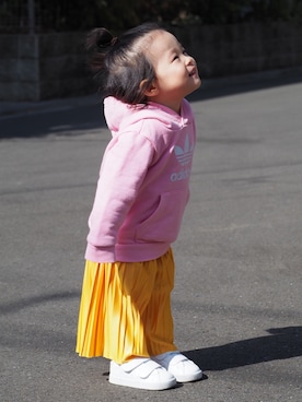 「adidas Originals（アディダスオリジナルス）のアイテム（パーカー、ピンク系）」を使った、yurikichiさん（キッズ・90cm）の春コーディネート