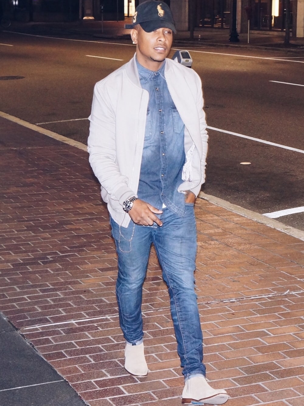 「denim、bomberjacket、bomber、streetstyle、urban、STYLE、fashion、denimondenim」｜「H&Mのアイテム（ジャケット/アウター、ベージュ系）」を使った、whoisfrankpierceさん（メンズ・180cm）の冬コーディネートの1枚目の写真