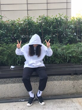 「H&M（エイチ・アンド・エム）のアイテム（パーカー、ホワイト系）」を使った、廖妙淨さん（レディース・170cm）の秋コーディネート