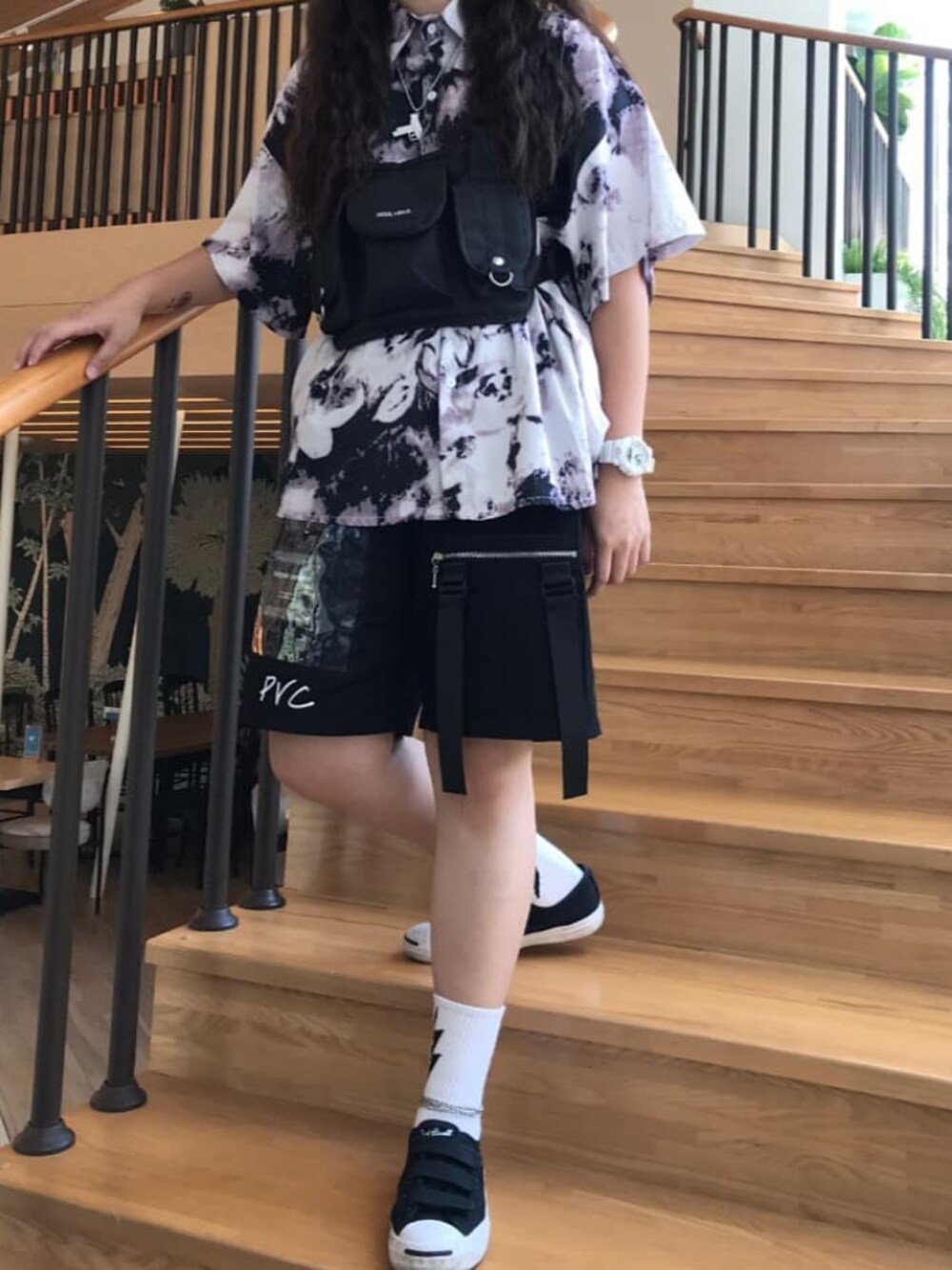 「ootd、工裝、機能包」｜「psgbのアイテム（その他パンツ、ブラック系）」を使った、廖妙淨さん（レディース・170cm）の夏コーディネートの1枚目の写真