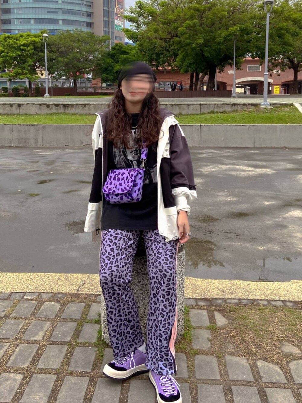 「ootd、紫」｜「G-SHOCKのアイテム（腕時計、ホワイト系）」を使った、廖妙淨さん（レディース・170cm）の春コーディネートの1枚目の写真