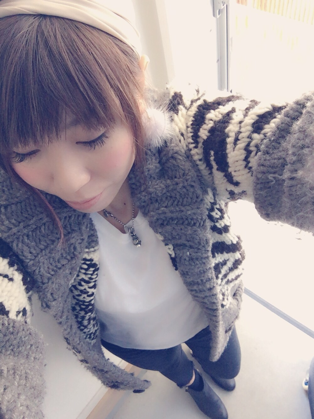 「大人カジュアル、カウチンセーター、カウチン、休日スタイル、シンプル、黒スキニー、フレイドヘム、楽チンコーデ、モノトーン」｜「オークションのアイテム（その他アウター、グレー系）」を使った、yukinobdさん（レディース・154cm）の冬コーディネートの1枚目の写真