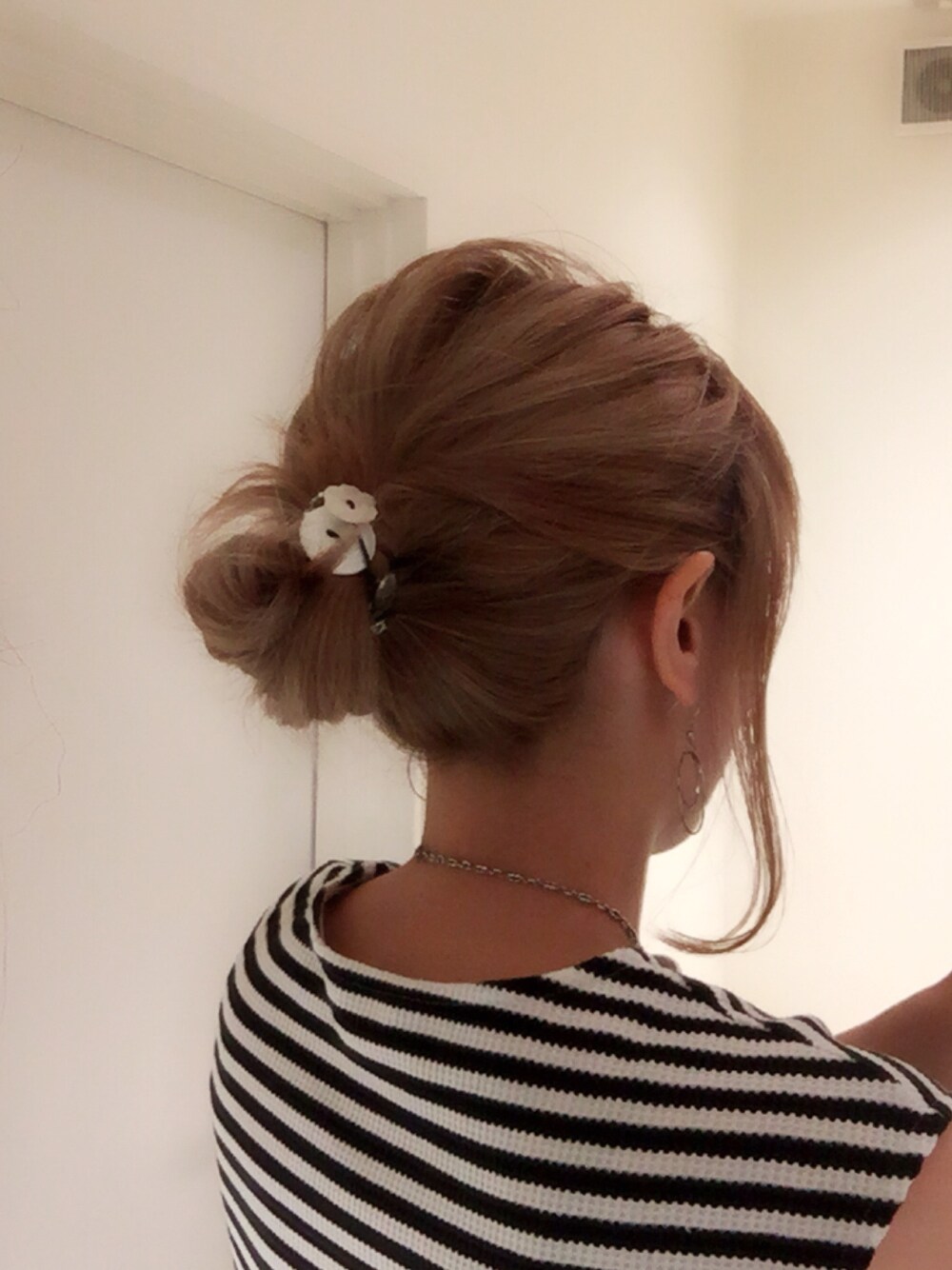 「ヘアアレンジ、ヘアアクセ、ヘアスタイル、ヘアアクセサリー、ヘアメイク」｜「URBAN RESEARCHのアイテム（ヘアゴム、その他）」を使った、yukinobdさん（レディース・154cm）の夏コーディネートの1枚目の写真