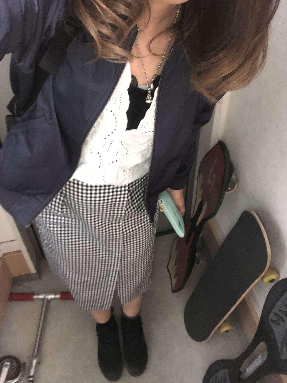 「オトナカジュアル、春夏コーデ、おしゃれさんと繋がりたい、プチプラ、肌ウーノ、スニーカー、ハイウエスト、タイトスカート、ギンガムチェック、シロシャツ」｜「COCO DEALのアイテム（スカート、ブラック系）」を使った、yukinobdさん（レディース・154cm）の春コーディネートの1枚目の写真