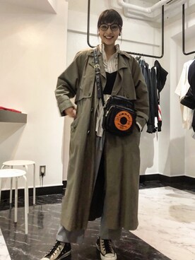 「アイラブCONVERSE」｜「アイテム（トレンチコート）」を使った、蒼葉えるさん（レディース・166cm）の春コーディネート