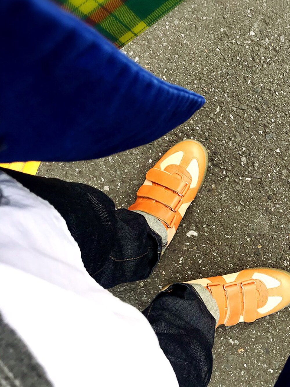 「VISVIMのアイテム（ニット/セーター、グレー系）」を使った、zzz...さん（メンズ・169cm）の春コーディネートの1枚目の写真