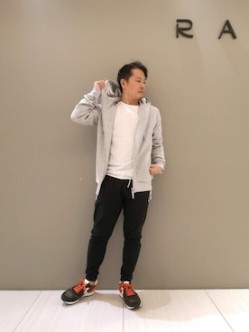 「1piu1uguale3 RELAX（ウノピュウノウグァーレトレリラックス）のアイテム（パーカー）」を使った、chu-さん（メンズ・165cm）の秋コーディネート