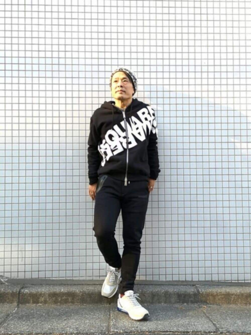 「繧ｹ繝九・繧ｫ繝ｼ、繧ｪ繝医リ繧ｫ繧ｸ繝･繧｢繝ｫ、莨第律繧ｹ繧ｿ繧､繝ｫ、繝代・繧ｫ繝ｼ、繧ｫ繧ｸ繝･繧｢繝ｫ繧ｳ繝ｼ繝・、繧・ｋ繧ｳ繝ｼ繝・、鮟・、菴手ｺｫ髟ｷ繧ｳ繝ｼ繝・、繝｢繝弱ヨ繝ｼ繝ｳ、繧ｻ繝・ヨ繧｢繝・・」｜「DSQUARED2のDSQUARED2/ディースクエアード/Mirrored Logo Hooded Sweatshirt With Zipper（パーカー、ブラック系）」を使った、chu-さん（メンズ・165cm）の冬コーディネートの1枚目の写真