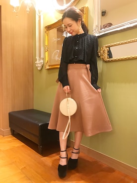 「MERCURYDUO（マーキュリーデュオ）のサージフレアスカート（スカート、ブラウン系）」を使った、高橋由希さん（レディース・156cm）の秋コーディネート