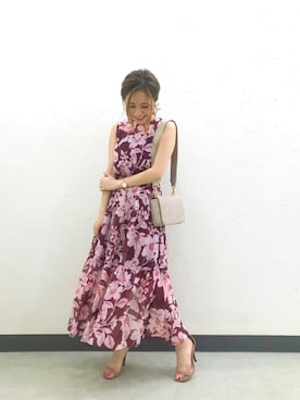 「MERCURYDUO（マーキュリーデュオ）のヴィンテージフラワーロングワンピース（ワンピース、レッド系）」を使った、高橋由希さん（レディース・156cm）の夏コーディネート