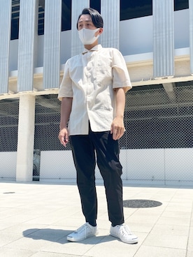 「UNIQLO Uのアイテム（シャツ/ブラウス、ベージュ系）」を使った、𝗠𝗨𝗥𝗔さん（メンズ・175cm）の夏コーディネート