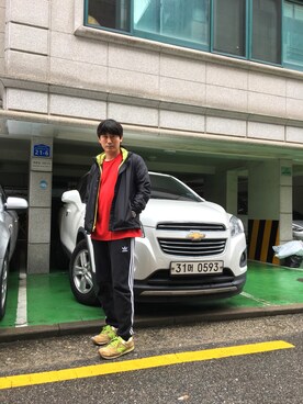 「PUMA（プーマ）のアイテム（その他アウター）」を使った、Eunsang Munさん（メンズ・171cm）の春コーディネート