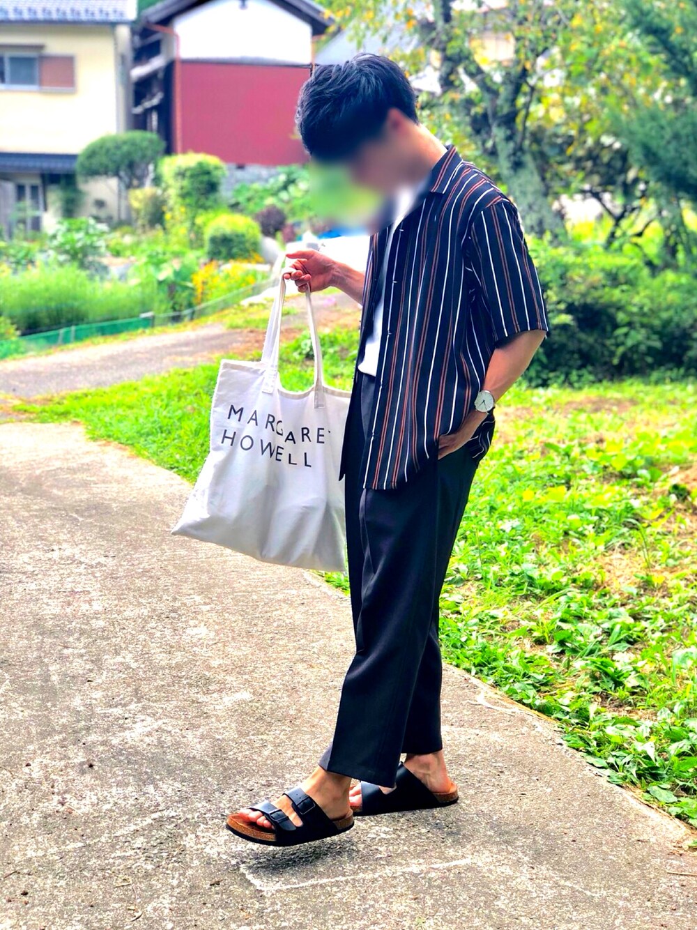「フォローミー、お洒落さんとつながりたい、柄シャツ、低身長、ビッグシルエット、きれいめカジュアル、シンプル」｜「tk.TAKEO KIKUCHIのマルチストライプ オープンカラー開襟シャツ（シャツ/ブラウス、ブラック系）」を使った、あとHSさん（メンズ・163cm）の夏コーディネートの1枚目の写真