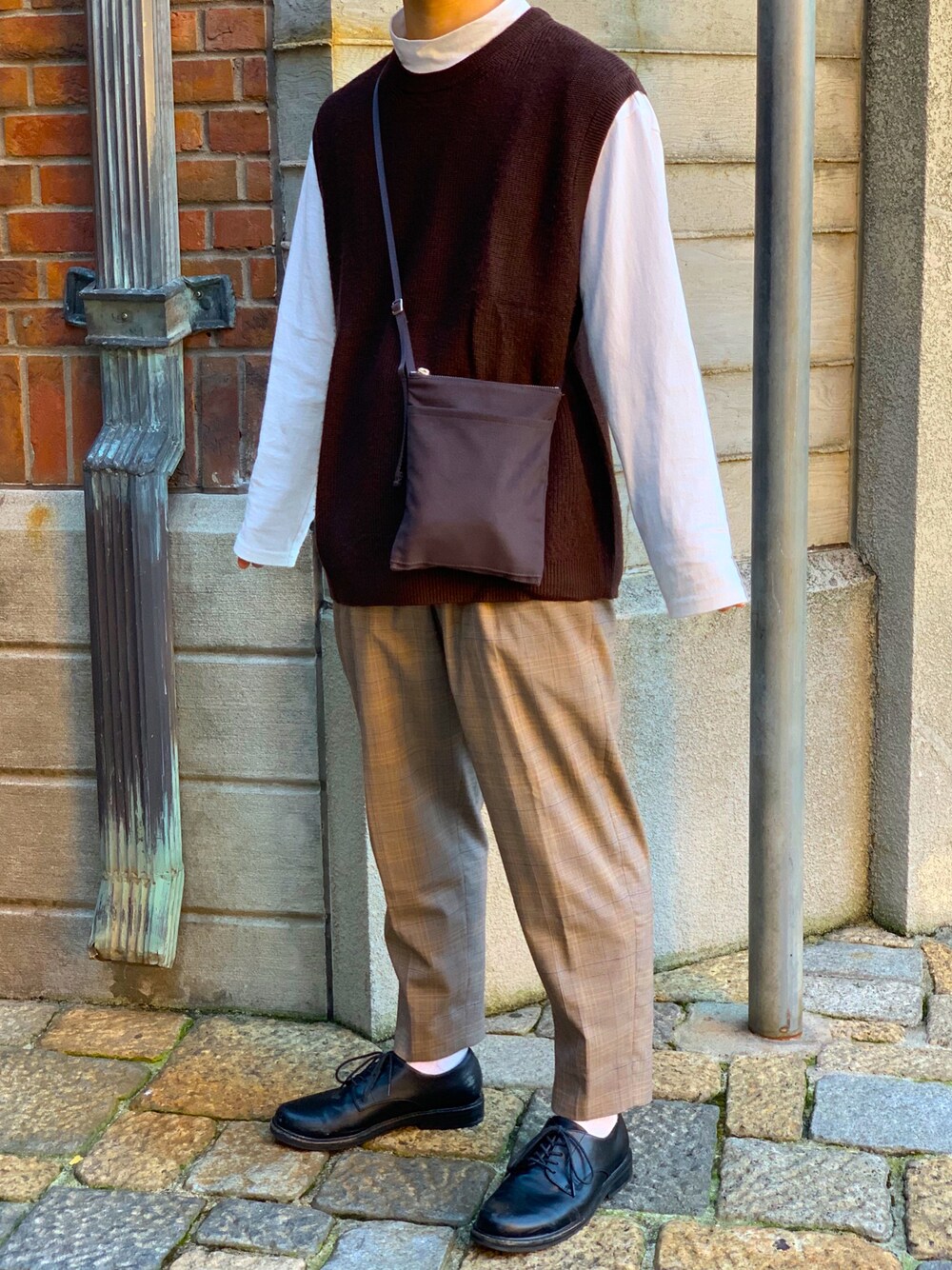 「秋服、ブラウン、ニットベスト、チェック柄に恋してる、おしゃれさんと繋がりたい」｜「BEAUTY&YOUTH UNITED ARROWSのBY TR チェック 1P ルーズパンツ（スラックス、ブラウン系）」を使った、あとHSさん（メンズ・163cm）の秋コーディネートの1枚目の写真
