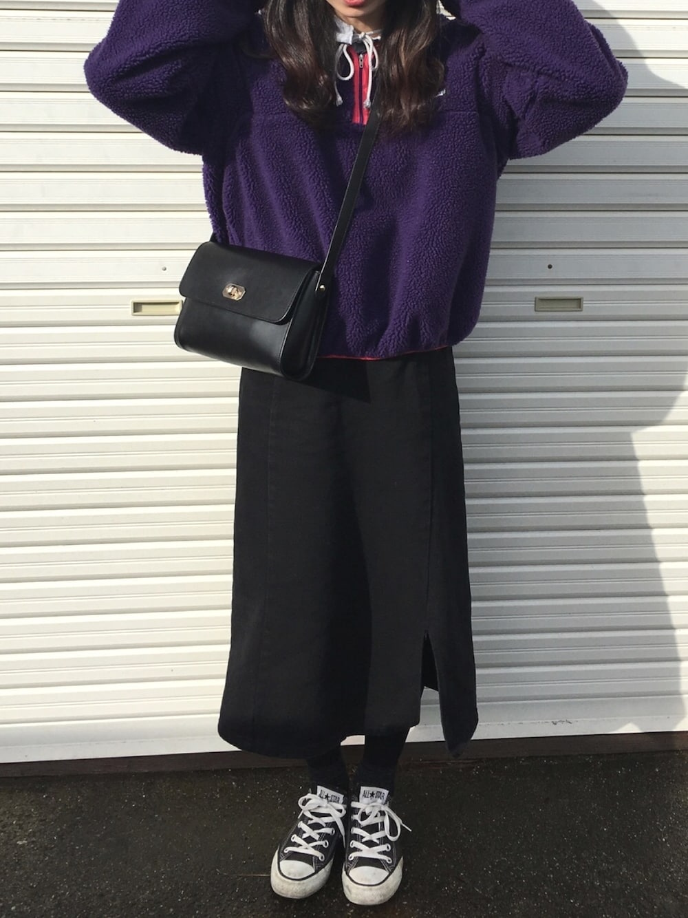 「古着、ジャンパースカート、パタゴニア、フリース、紫、ブラック、A.P.C.、スニーカー、コンバース、重ね着」｜「patagoniaのアイテム（ジャケット/アウター、パープル系）」を使った、enuさん（レディース・157cm）の冬コーディネートの1枚目の写真