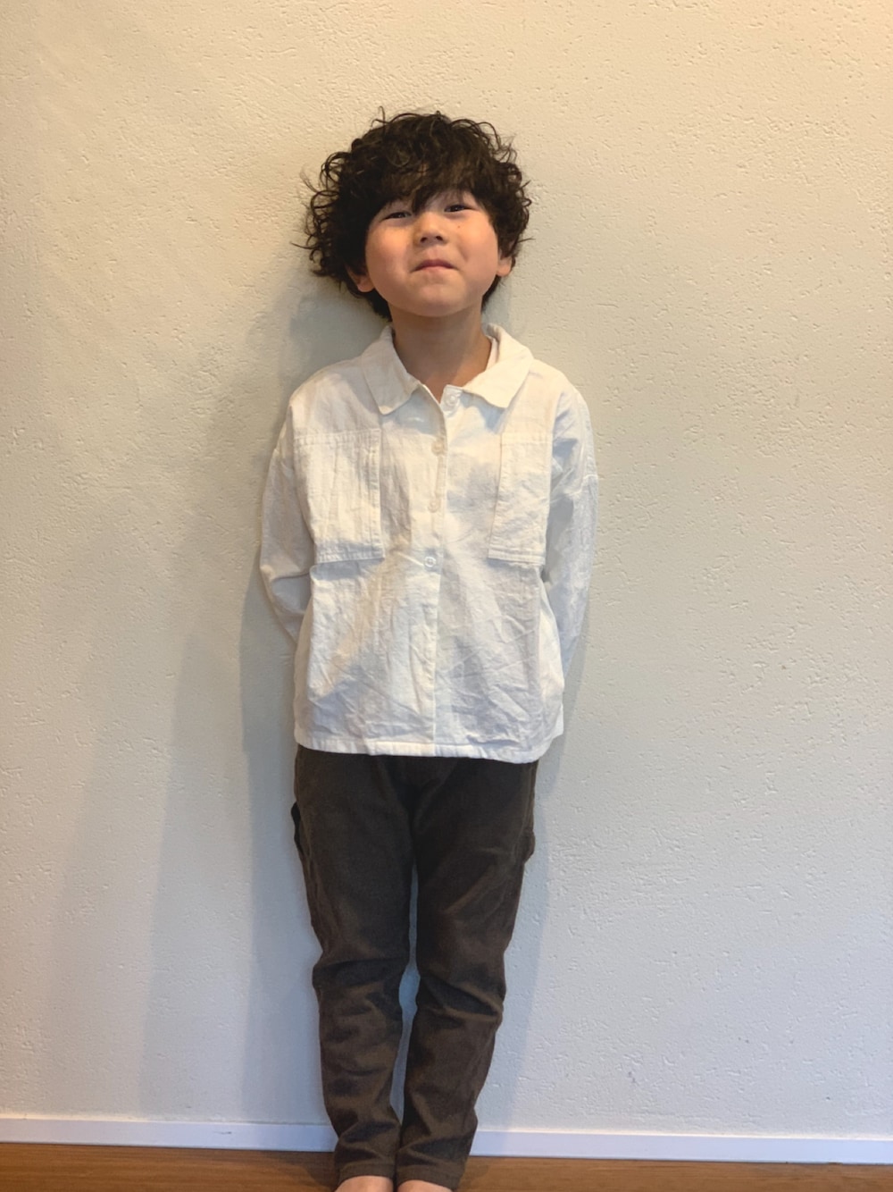 「休日コーデ」｜「Handmadeのアイテム（シャツ/ブラウス、ホワイト系）」を使った、jtr513さん（メンズ・120cm）の冬コーディネートの1枚目の写真
