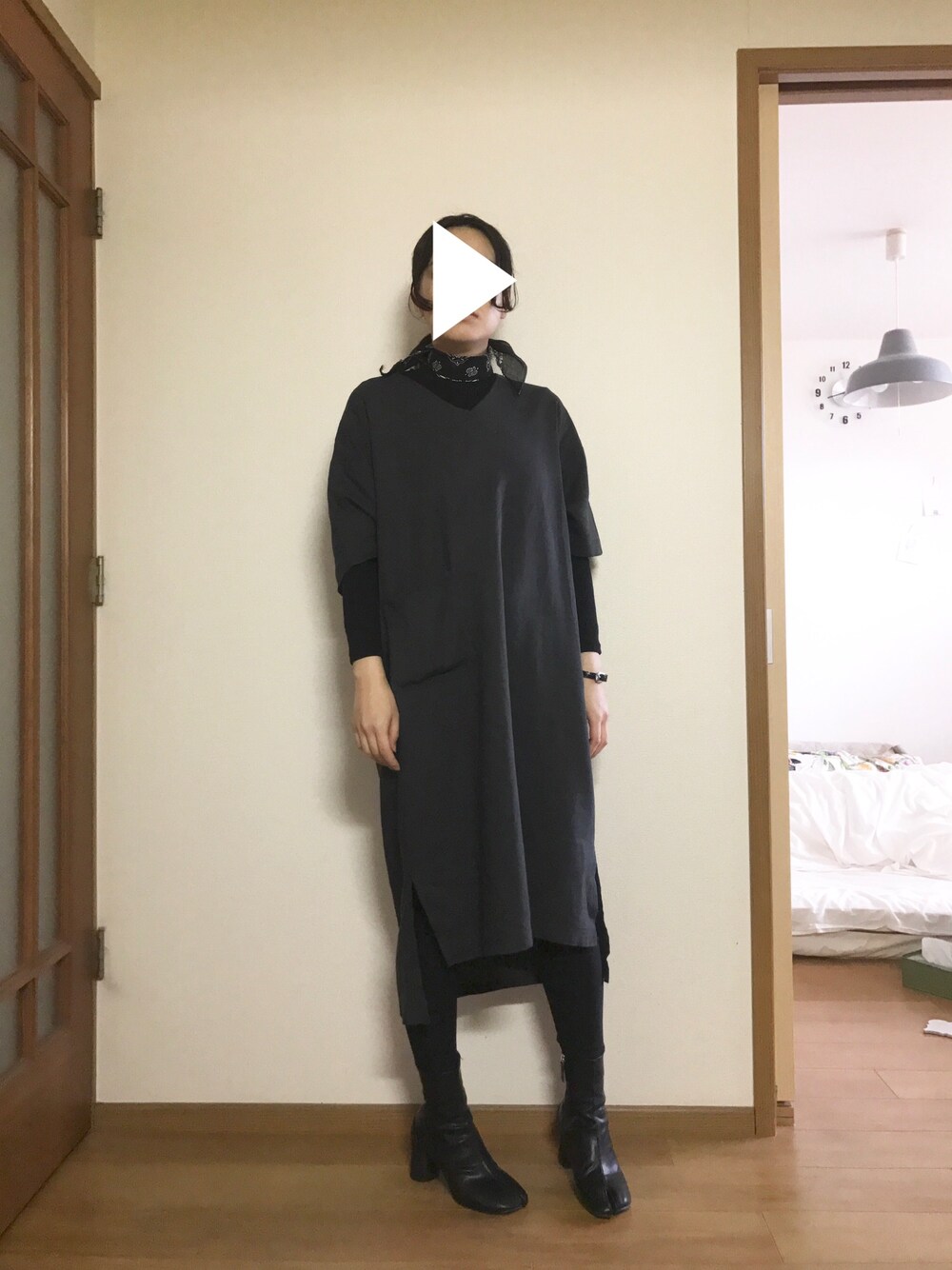 「モード、mode、黒、足袋、足袋ブーツ、バンダナ、バンダナ首巻き、dholic、TOGA、仕事着」｜「DHOLICのアイテム（ワンピース、ブラック系）」を使った、T.さん（レディース・166cm）の冬コーディネートの1枚目の写真
