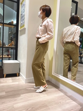 「GU（ジーユー）のアイテム（スラックス、ブラウン系）」を使った、la-nagoyaさん（レディース・163cm）の春コーディネート