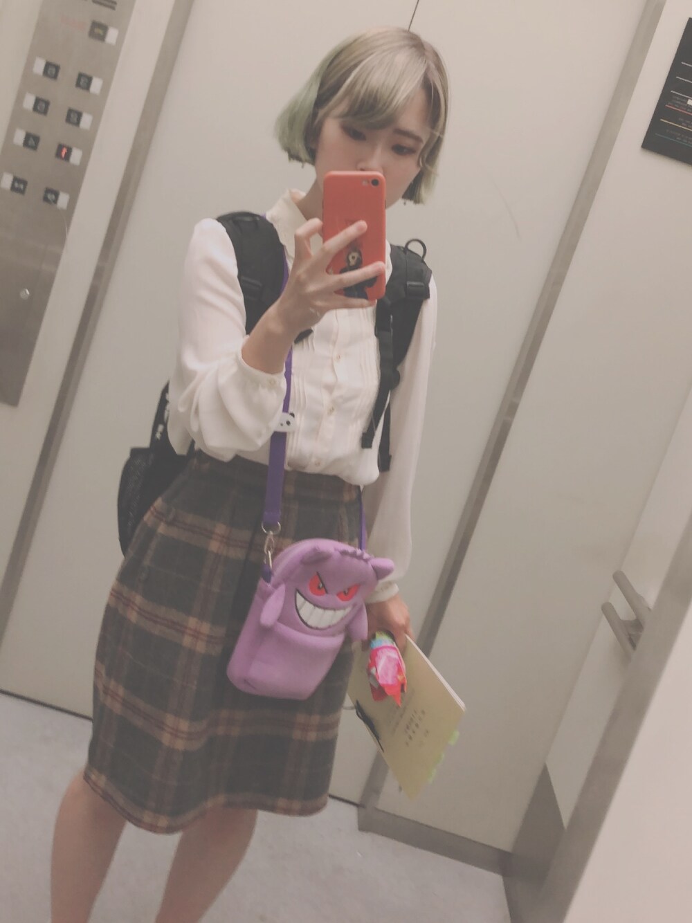 「古着、秋のコーデ、チェック柄に恋してる、古着MIX、古着好きな人と繋がりたい、古着女子、チェック、ゲンガー、秋、お菓子は手放しません」｜「古着ブラウスのアイテム（シャツ/ブラウス、ホワイト系）」を使った、七竈さん（レディース・155cm）の秋コーディネートの1枚目の写真
