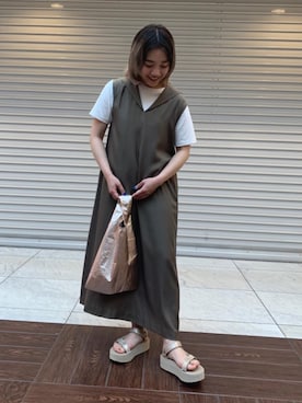 「アイテム（サンダル、ゴールド系）」を使った、馬塲さん（レディース・155cm）の春コーディネート